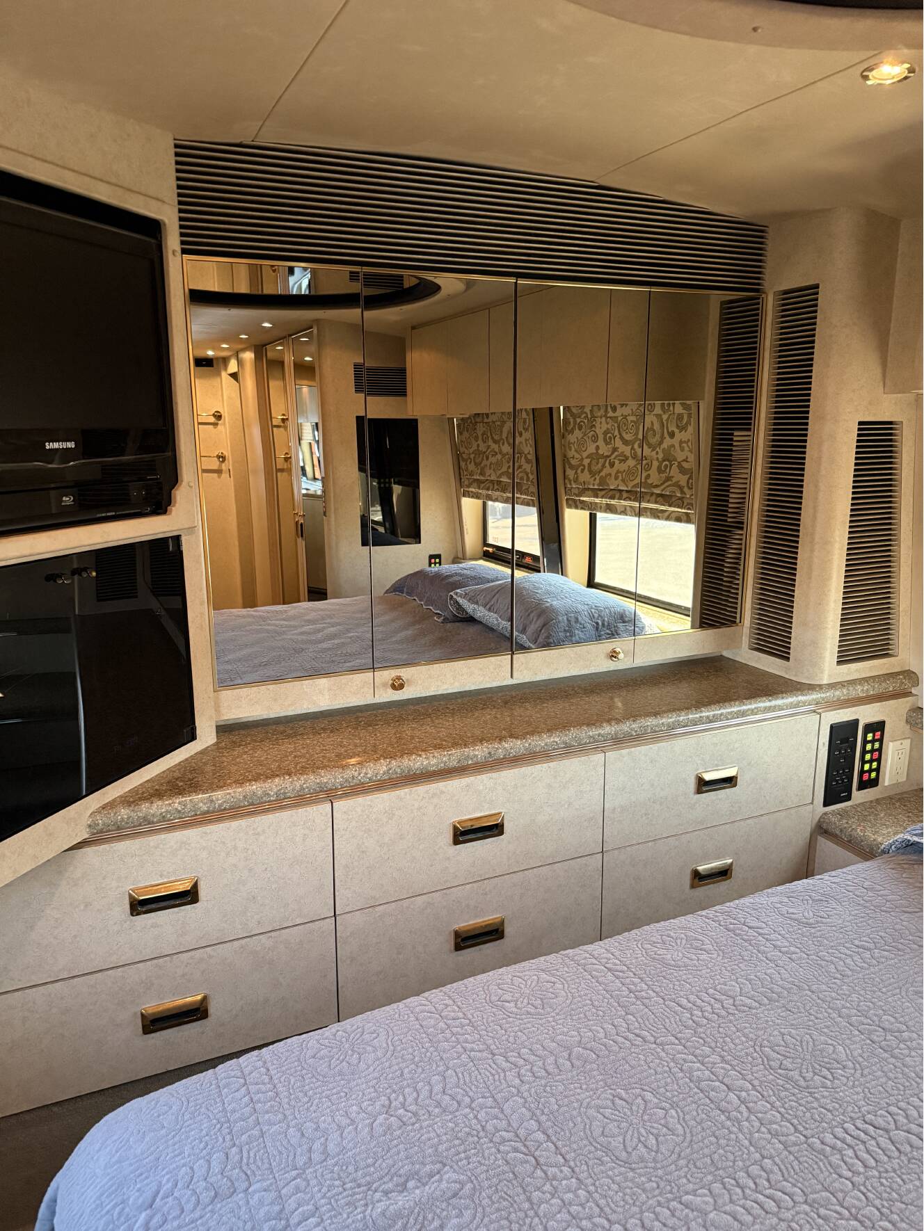 A photo of this 1999 Marathon PREVOST