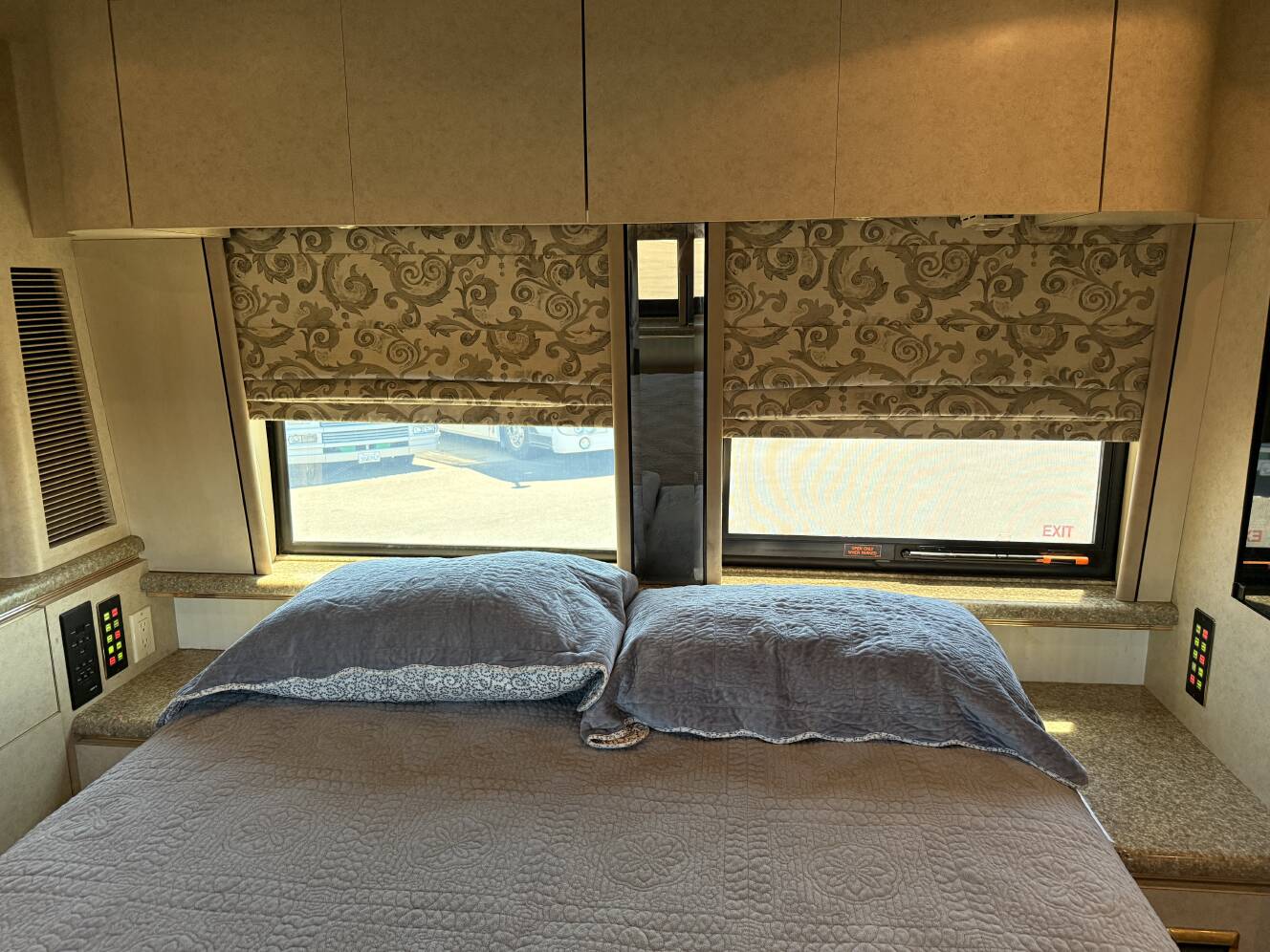 A photo of this 1999 Marathon PREVOST