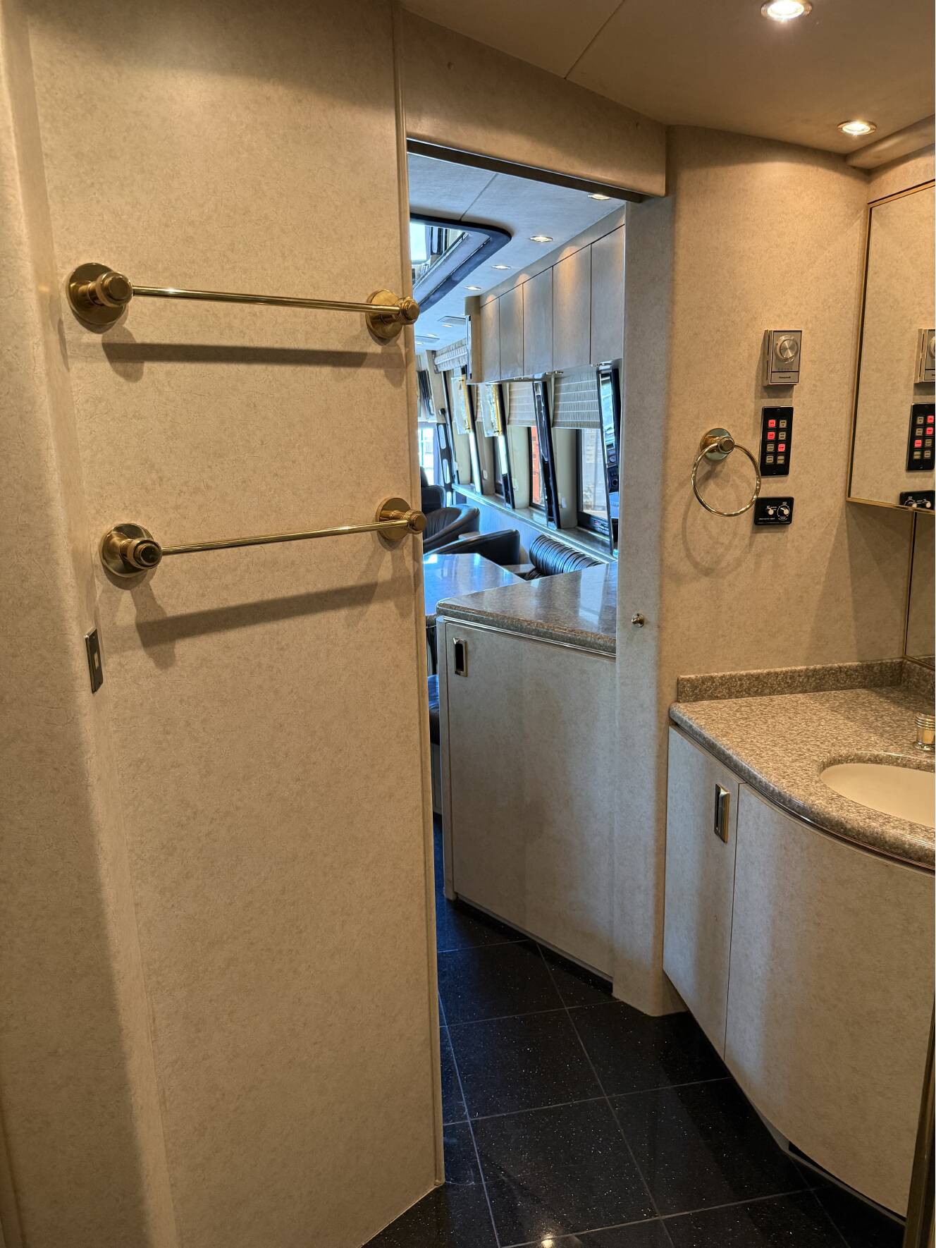 A photo of this 1999 Marathon PREVOST