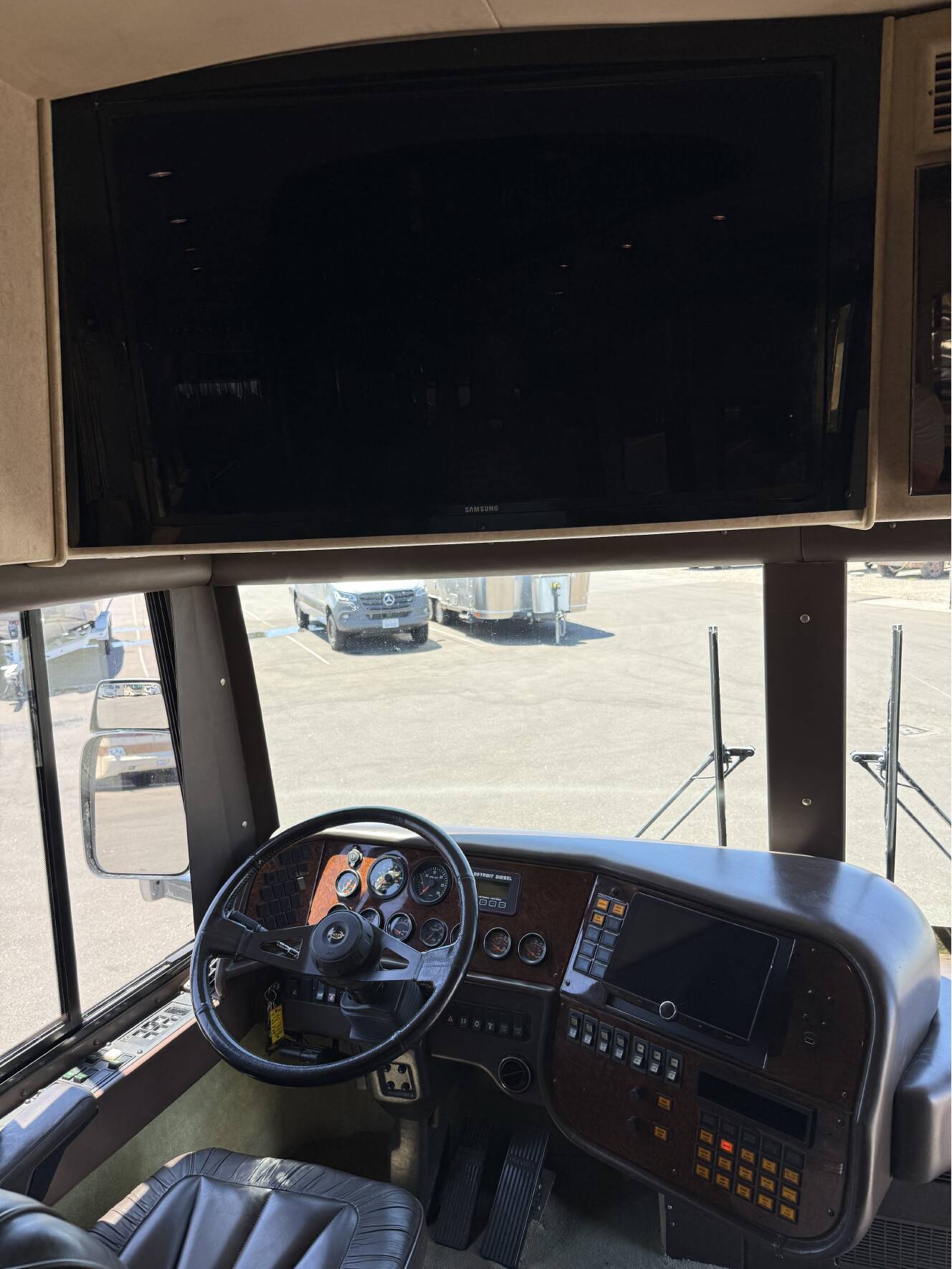 A photo of this 1999 Marathon PREVOST