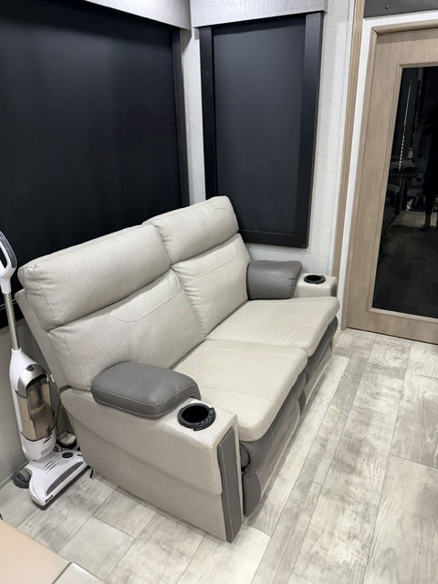 2023 Grand Design MOMENTUM M-CLASS 395MS in cottonwood AZ
