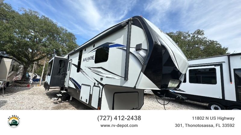 2018 Keystone Rv Avalanche Fifth Wheel 365MB in thonotosassa FL