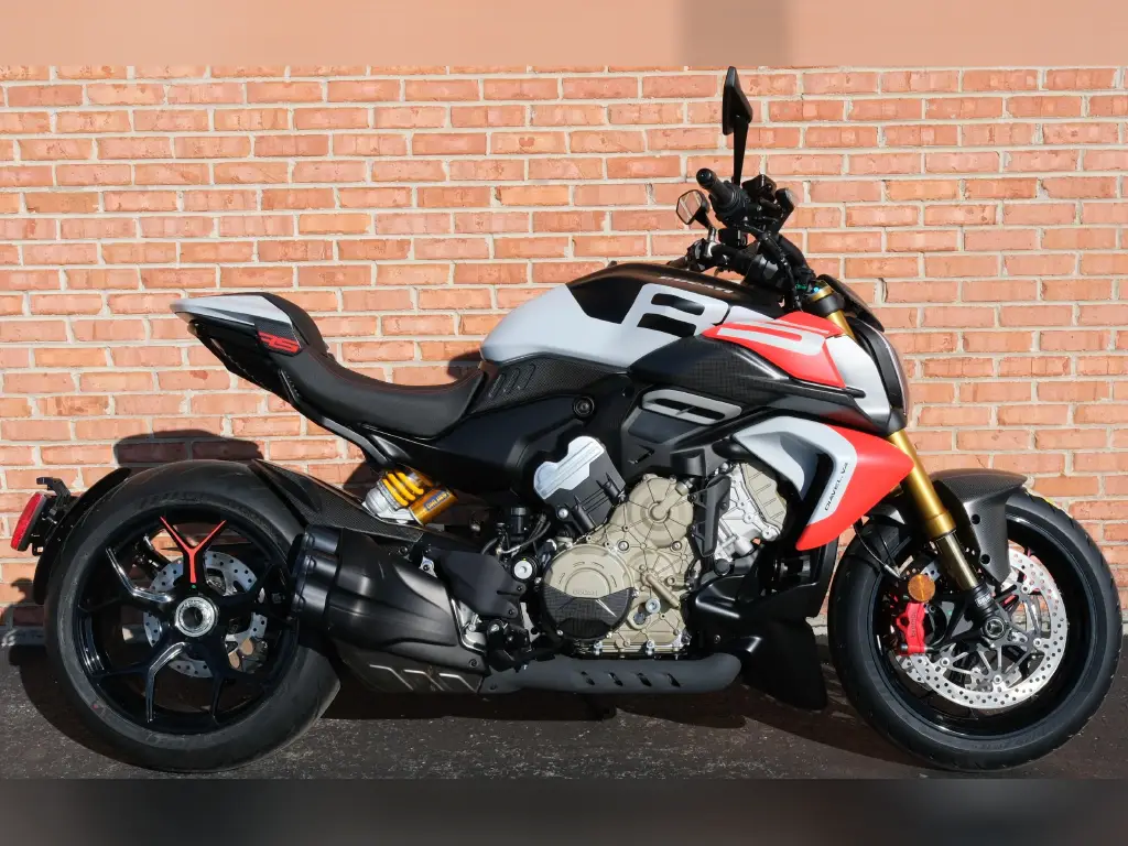2026 Ducati Diavel V4 RS