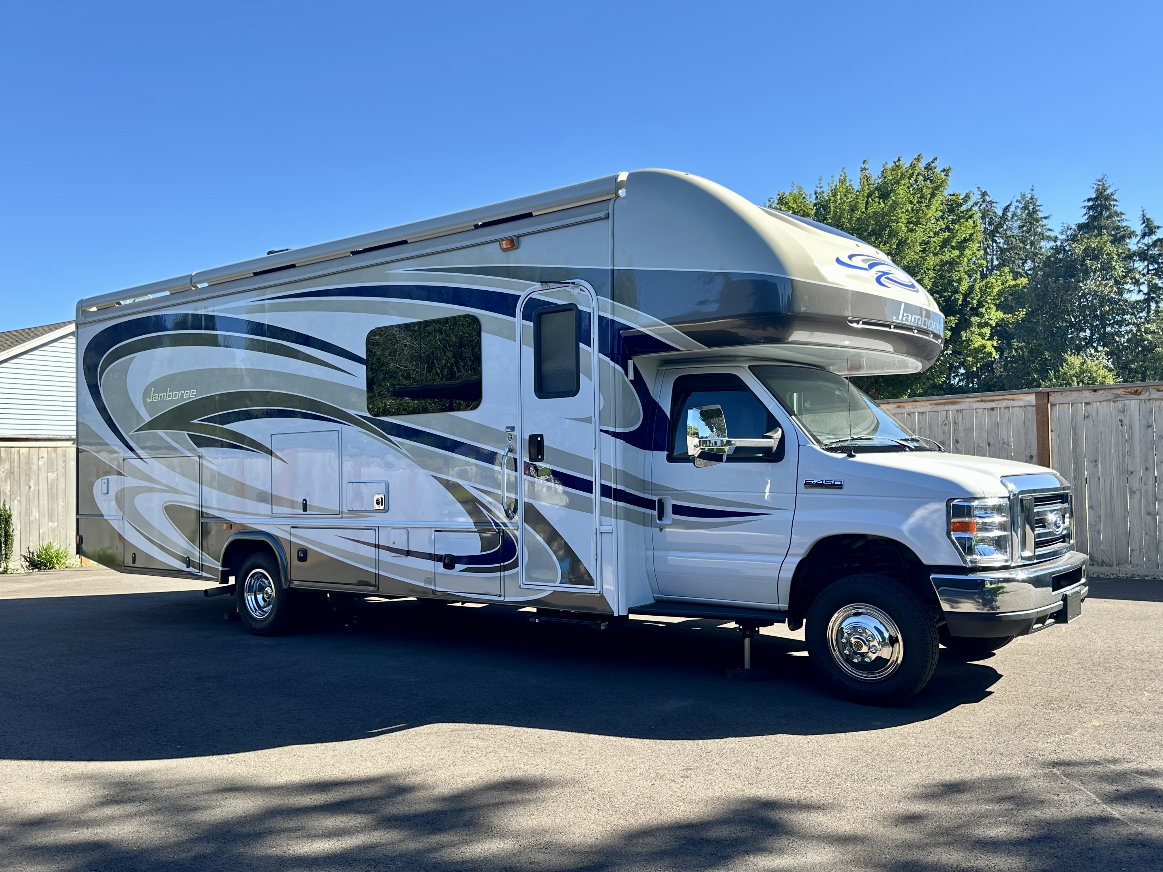 2017 Fleetwood JAMBOREE 30F RV