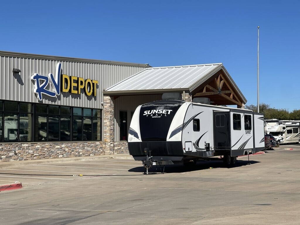 2018 Crossroads SUNSET TRAIL SS331BH in cleburne TX