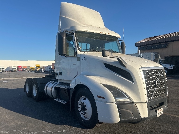 2020 VOLVO VNL64T300 in Chino, CA