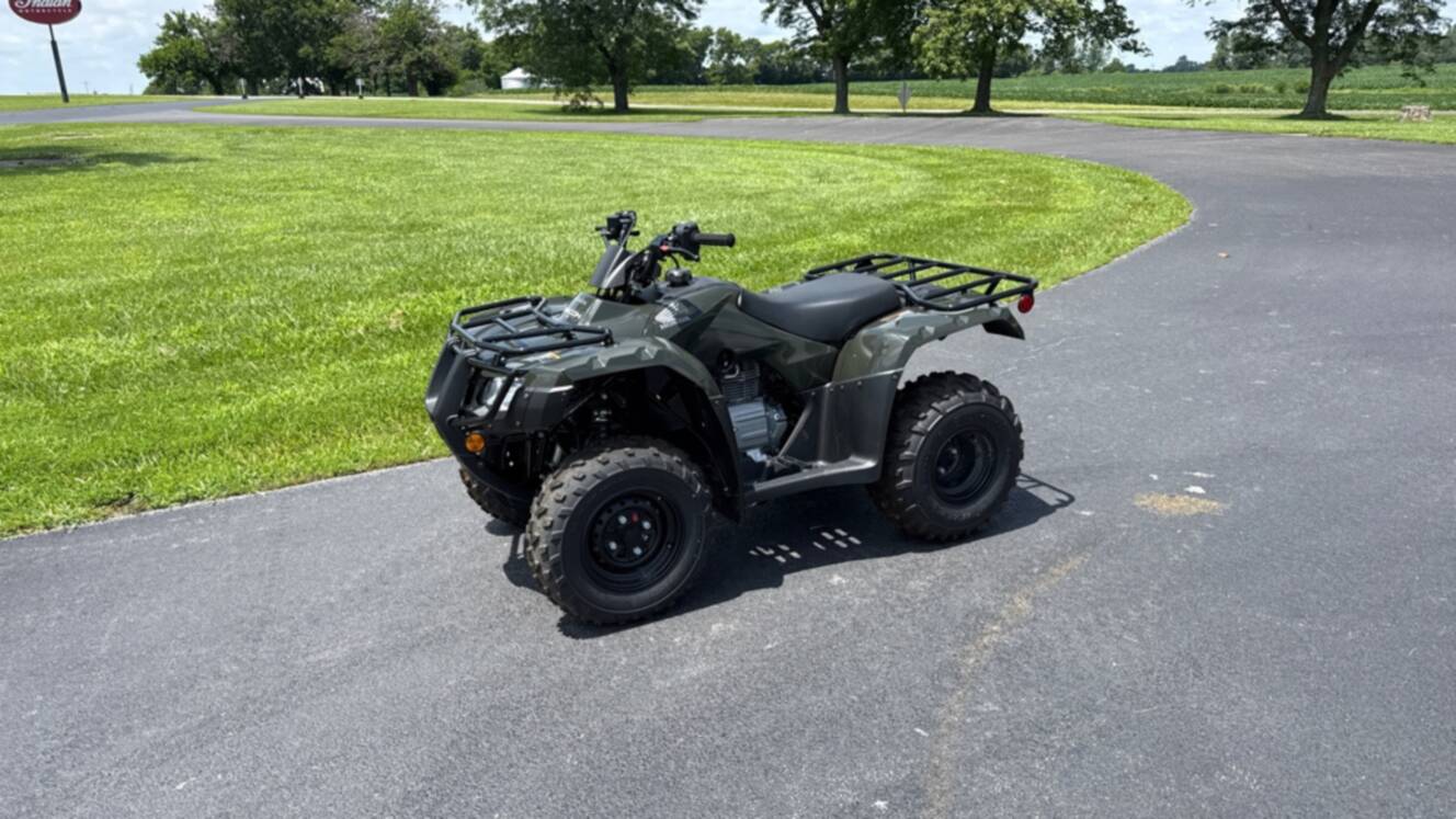A photo of this 2026 Honda RECON ES