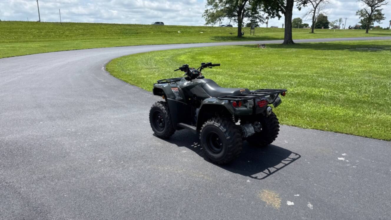A photo of this 2026 Honda RECON ES