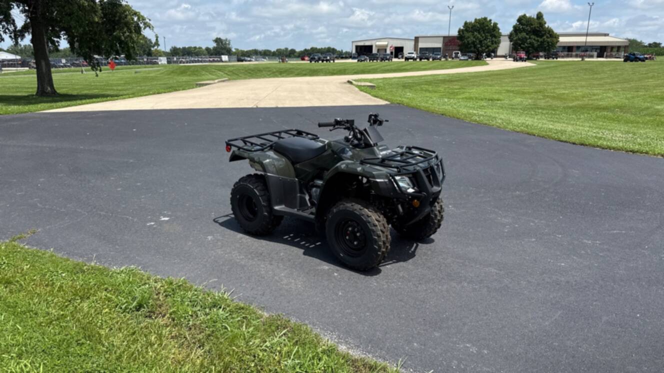 A photo of this 2026 Honda RECON ES
