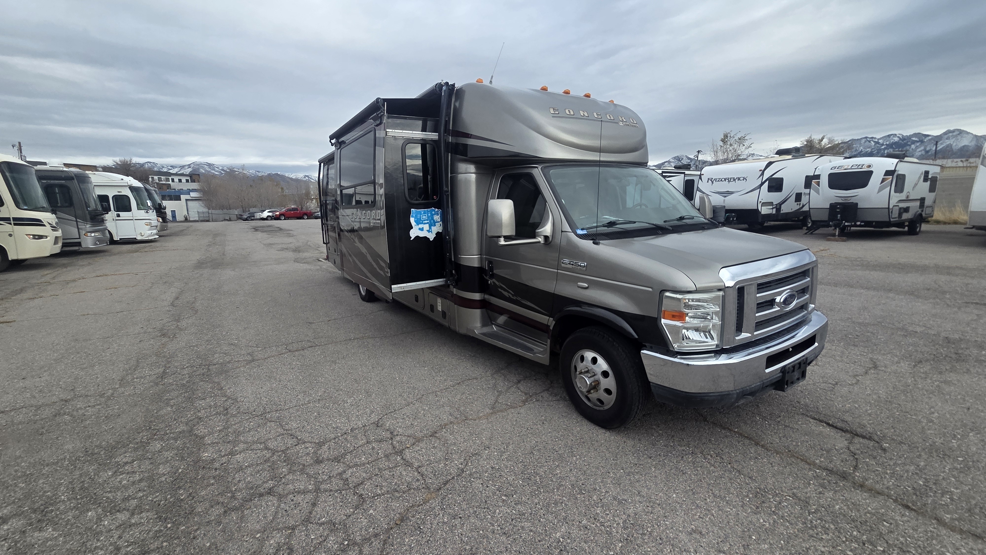 2013 Coachmen Concord 300TS RV