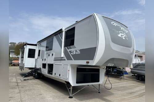 2025 Highland Ridge Rv Open Range 3X 372MBH in dubuque IA