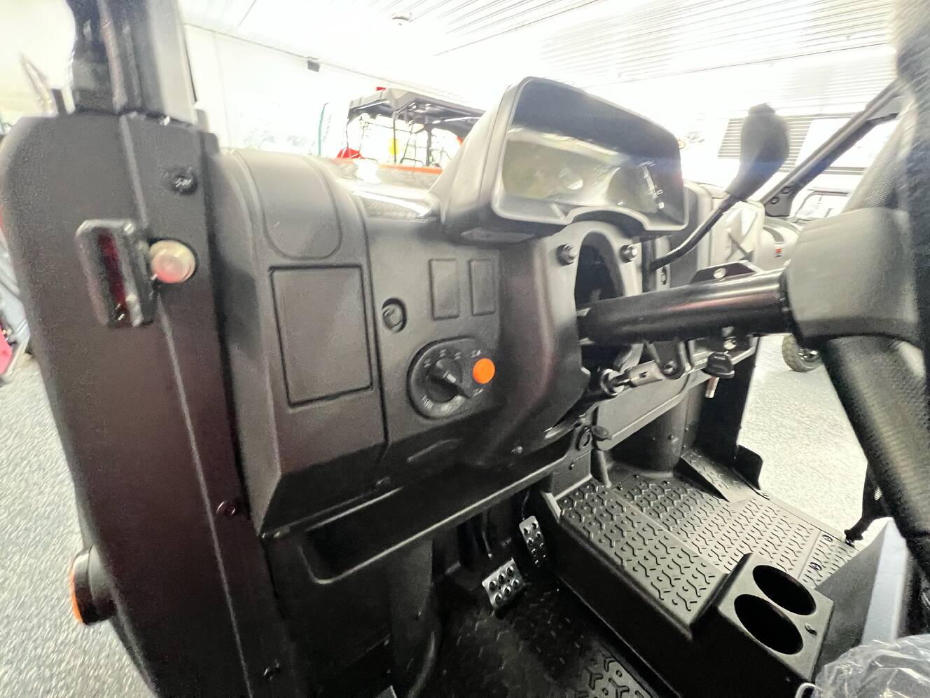 A photo of this 2026 Segway Powersports UT6 S