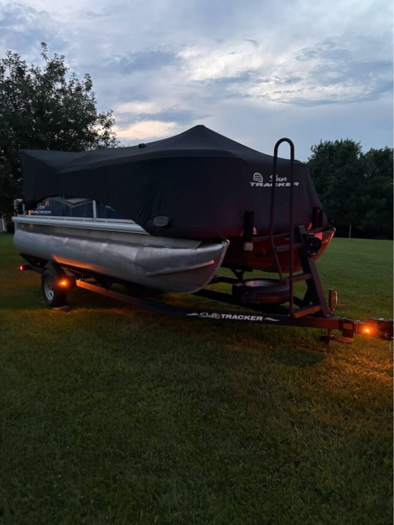 A photo of this 2022 Sun Tracker Party Barge 18 DLX