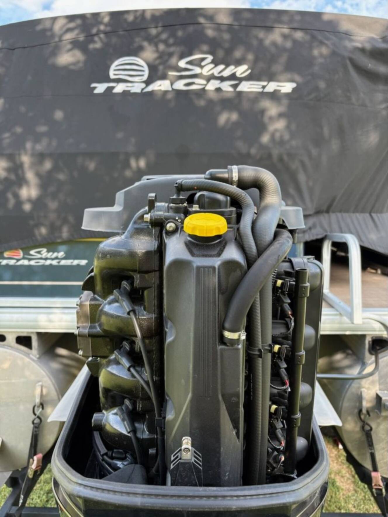 A photo of this 2022 Sun Tracker Party Barge 18 DLX