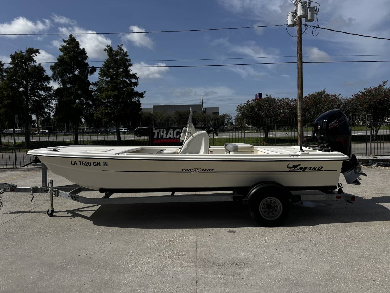 A photo of this 2021 Mako Pro Skiff 19 CC