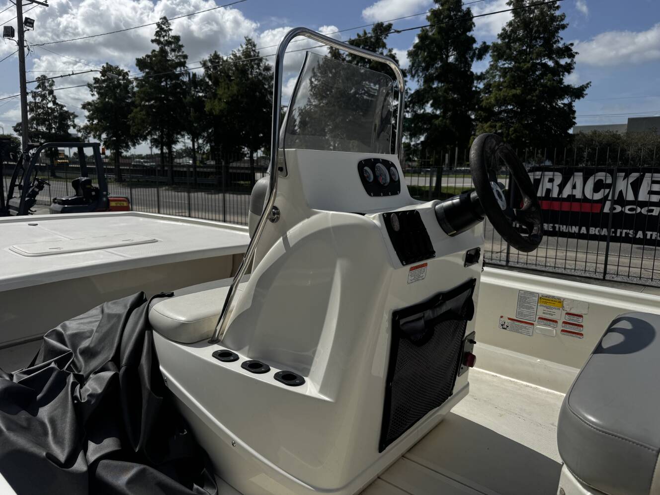 A photo of this 2021 Mako Pro Skiff 19 CC