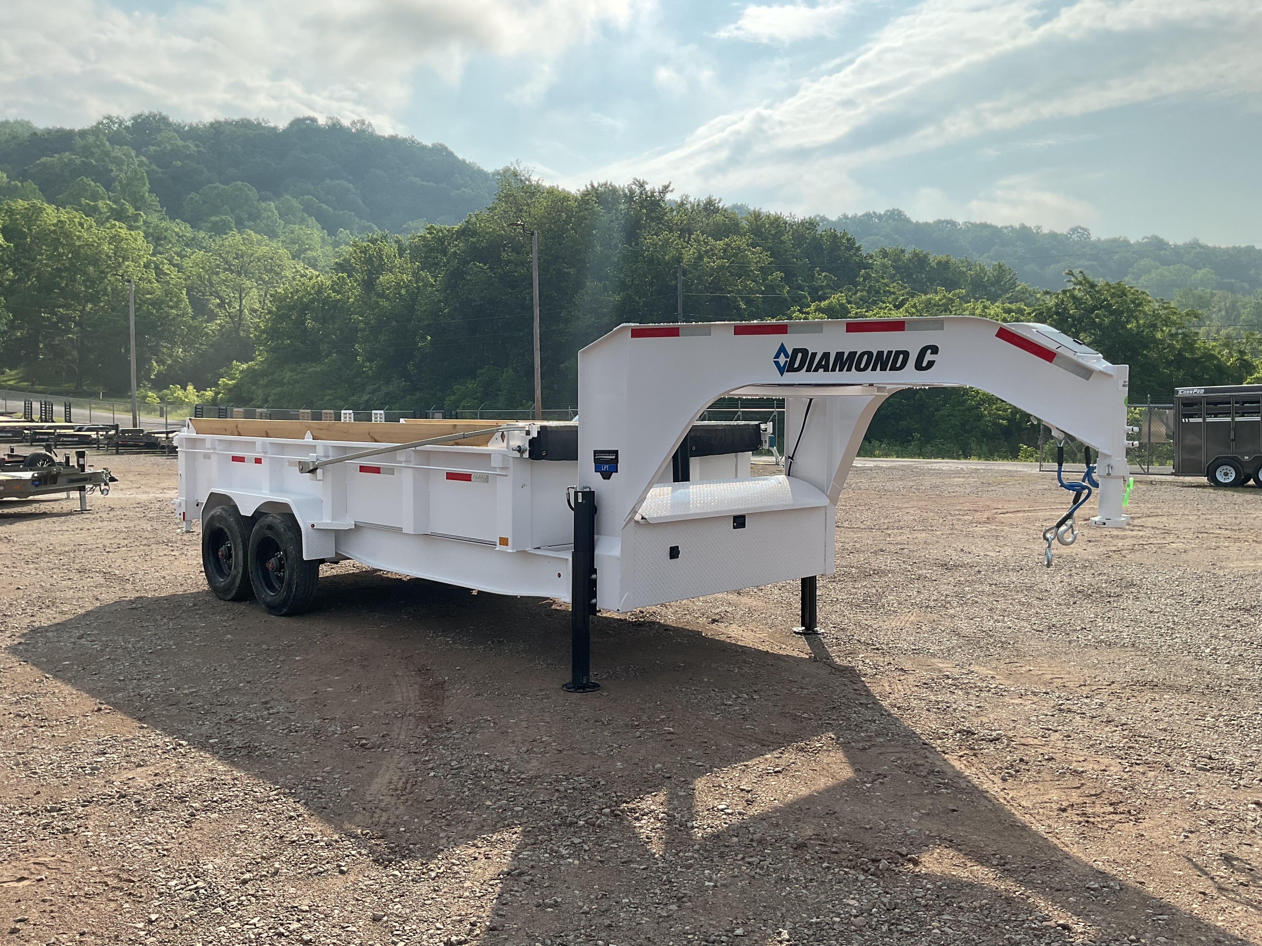 2025 DIAMOND C 16' Hydraulic Jack Telescopic Dump Trailer in Athens, OH