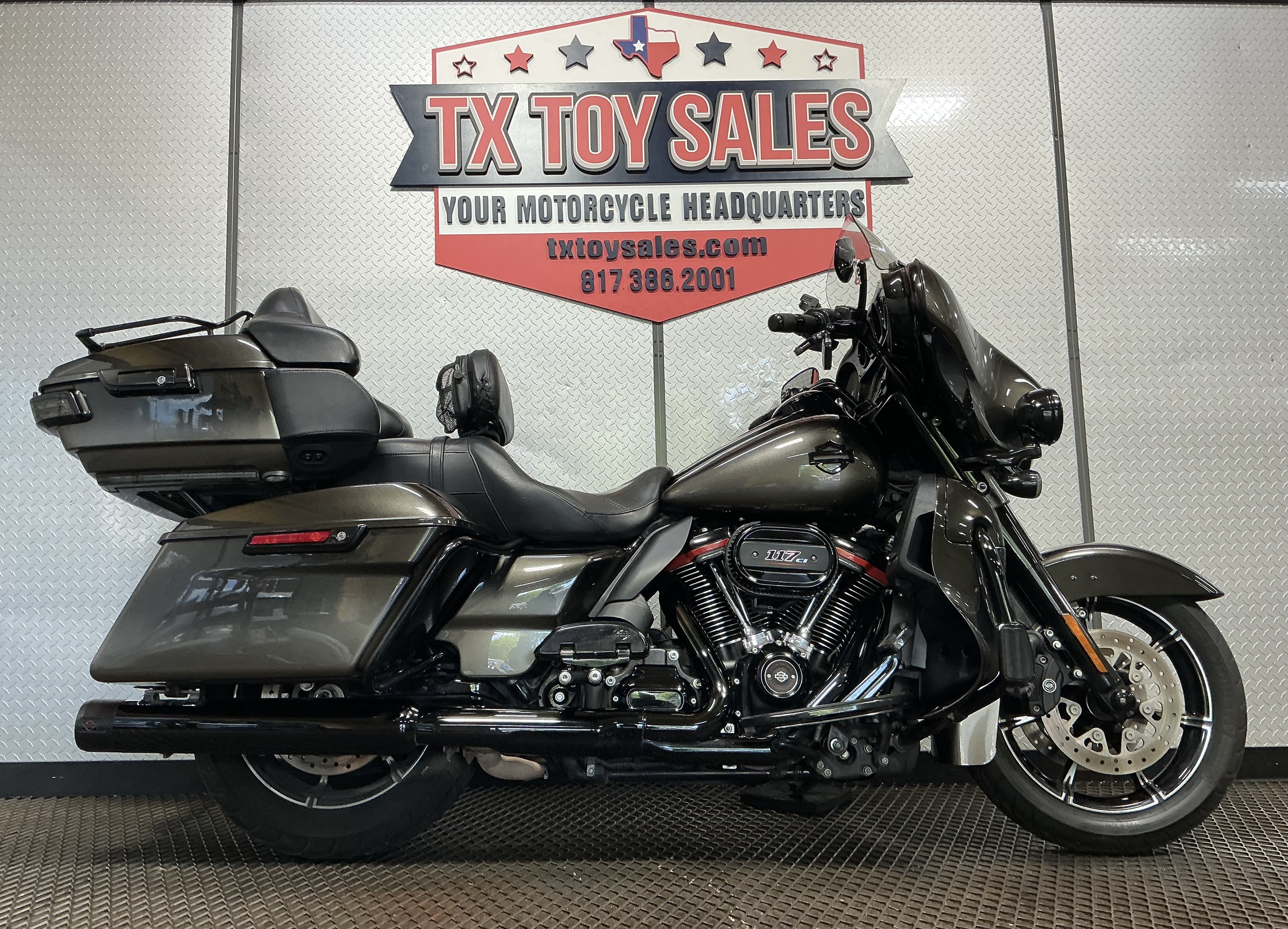 2018 Harley-Davidson® CVO Limited -- FLHTKSE in Fort Worth, TX