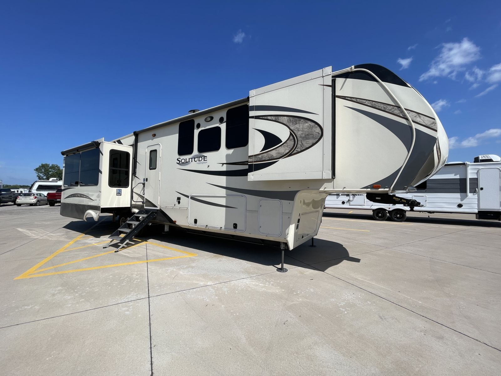 2018 Grand Design SOLITUDE 373FB in blue grass IA