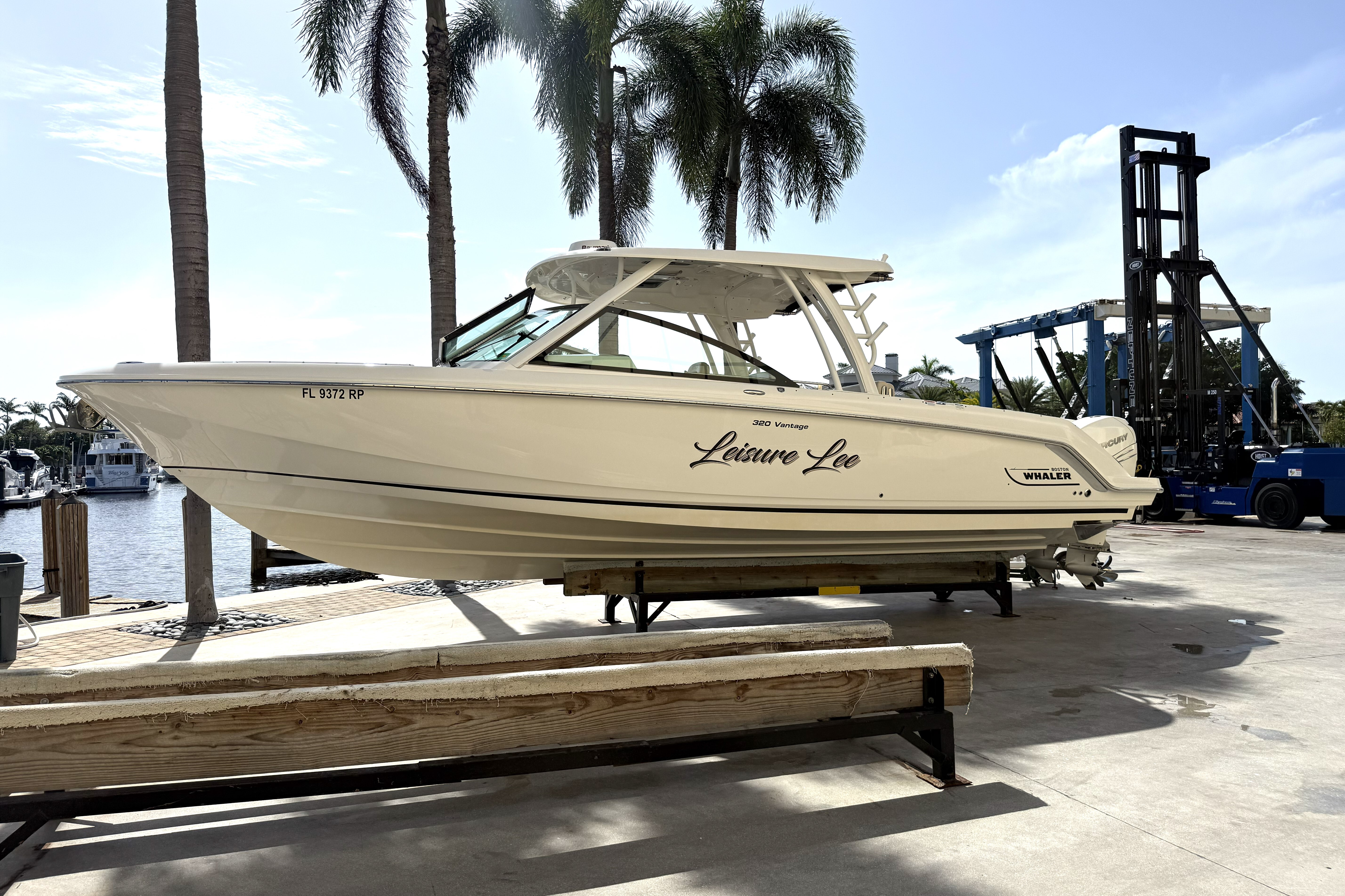 2018 Boston Whaler 320 VANTAGE in pompano beach FL