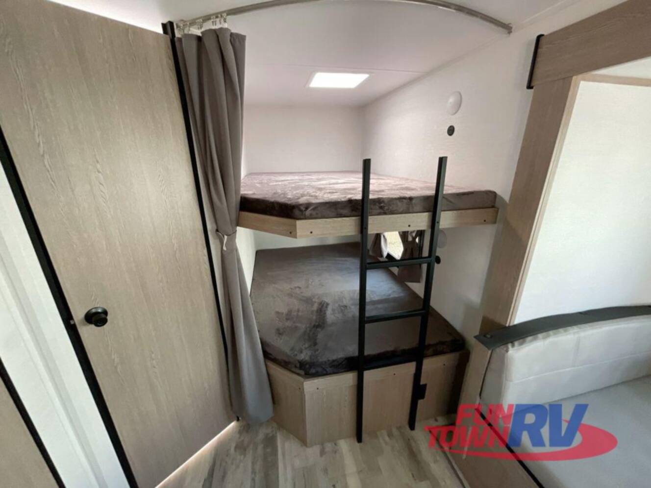 A photo of this 2026 Gulf Stream Rv Yellowstone Classic 269BH