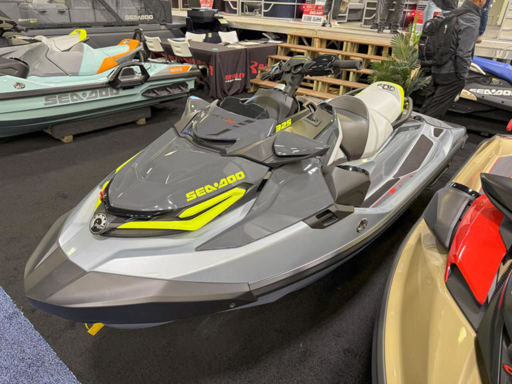 2025 Sea-Doo RXT-X 325 Ice Metal / Manta Green X 325 in Red Wing, MN