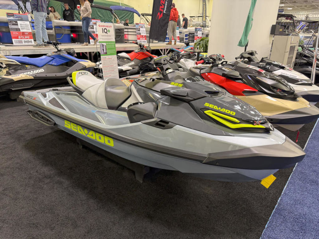 2025 Sea-Doo RXT-X 325 Ice Metal / Manta Green X 325 in Red Wing, MN