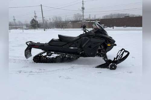 2026 Ski-Doo Renegade® Adrenaline® 900 ACE Turbo R RipSaw 1.25_Bla in maumee OH