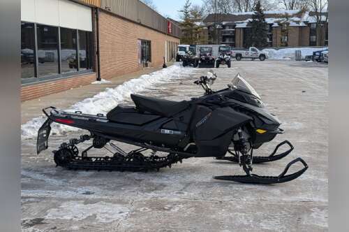 2026 Ski-Doo Backcountry Adrenaline® 850 E-TEC PowderMax 2.0_Bla in maumee OH