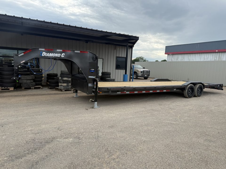 2026 DIAMOND C LPX208 30X80 GN W/ MAX WIDE PKG in Waco, TX