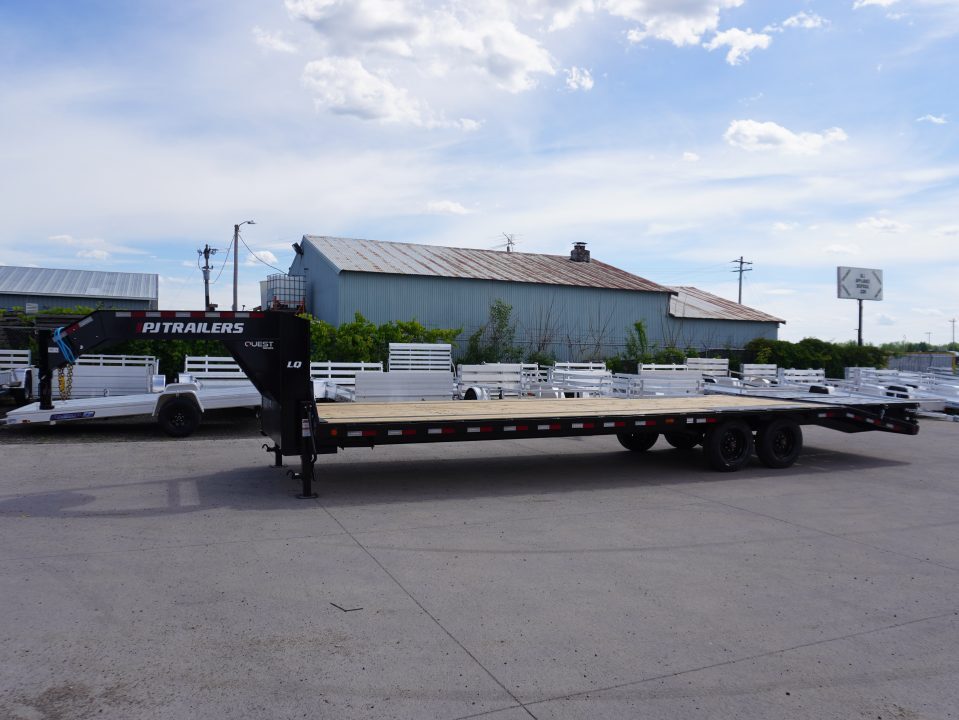 2027 PJ TRAILERS LQ 30ft in East Bethel, MN