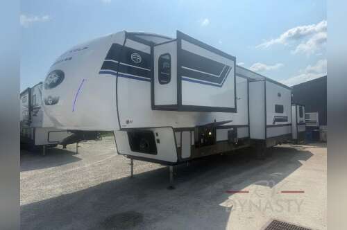 2027 Forest River Rv Cherokee Arctic Wolf 37LOFT in bunker hill IN
