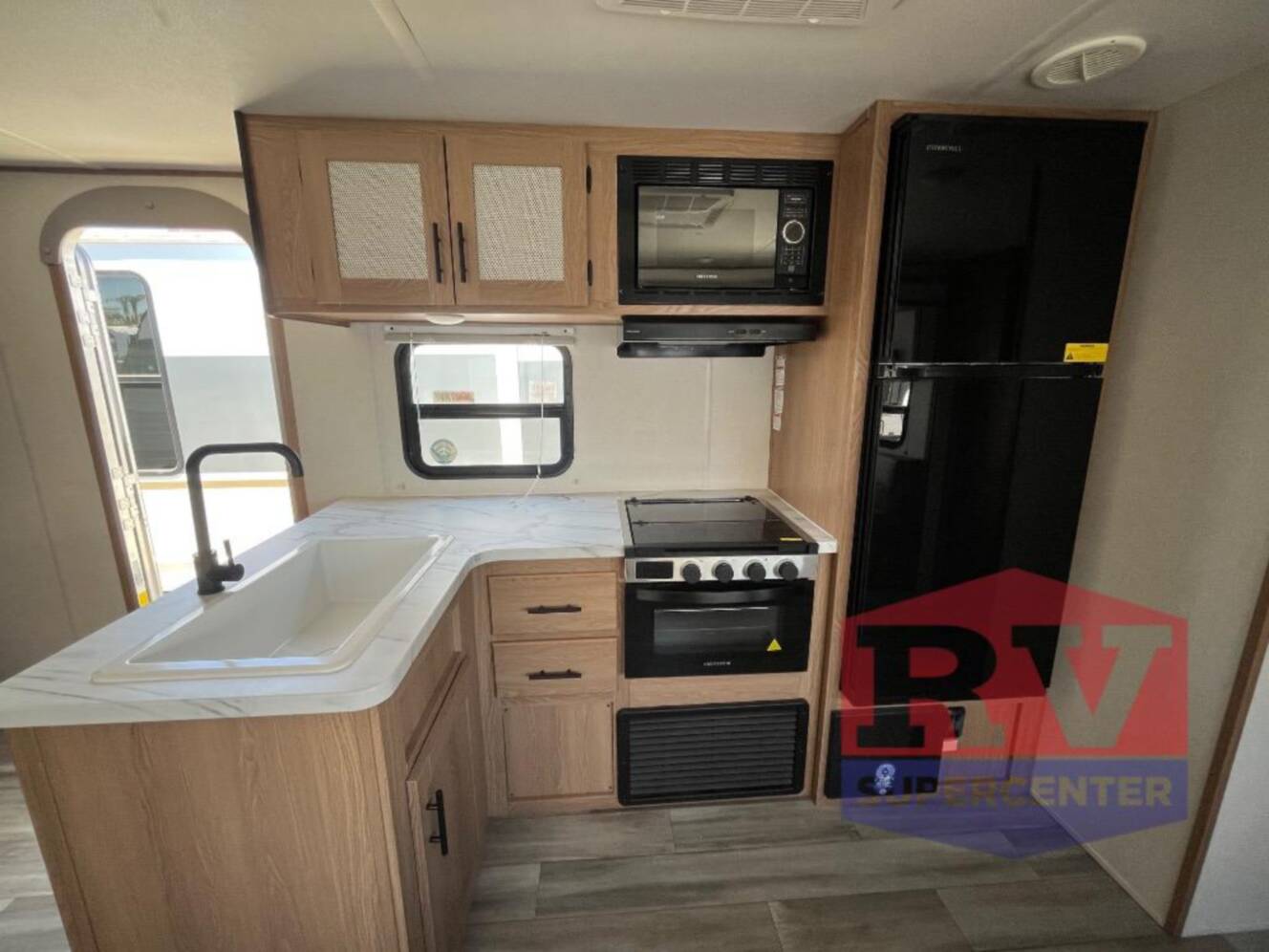 A photo of this 2023 Prime Time Rv Avenger 28QBSLE