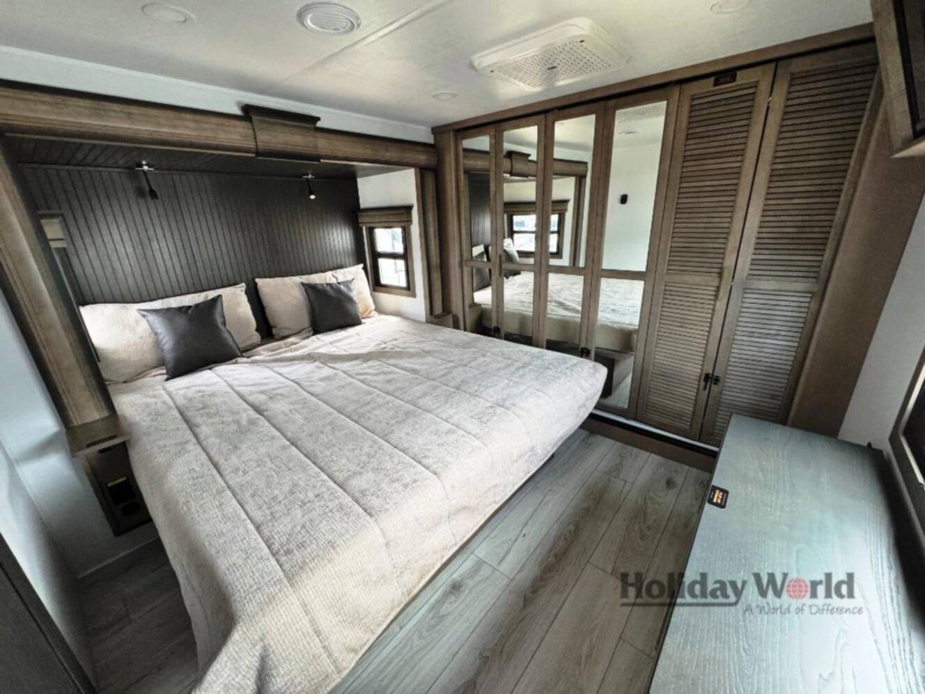 A photo of this 2026 Keystone Rv Montana 3231CK