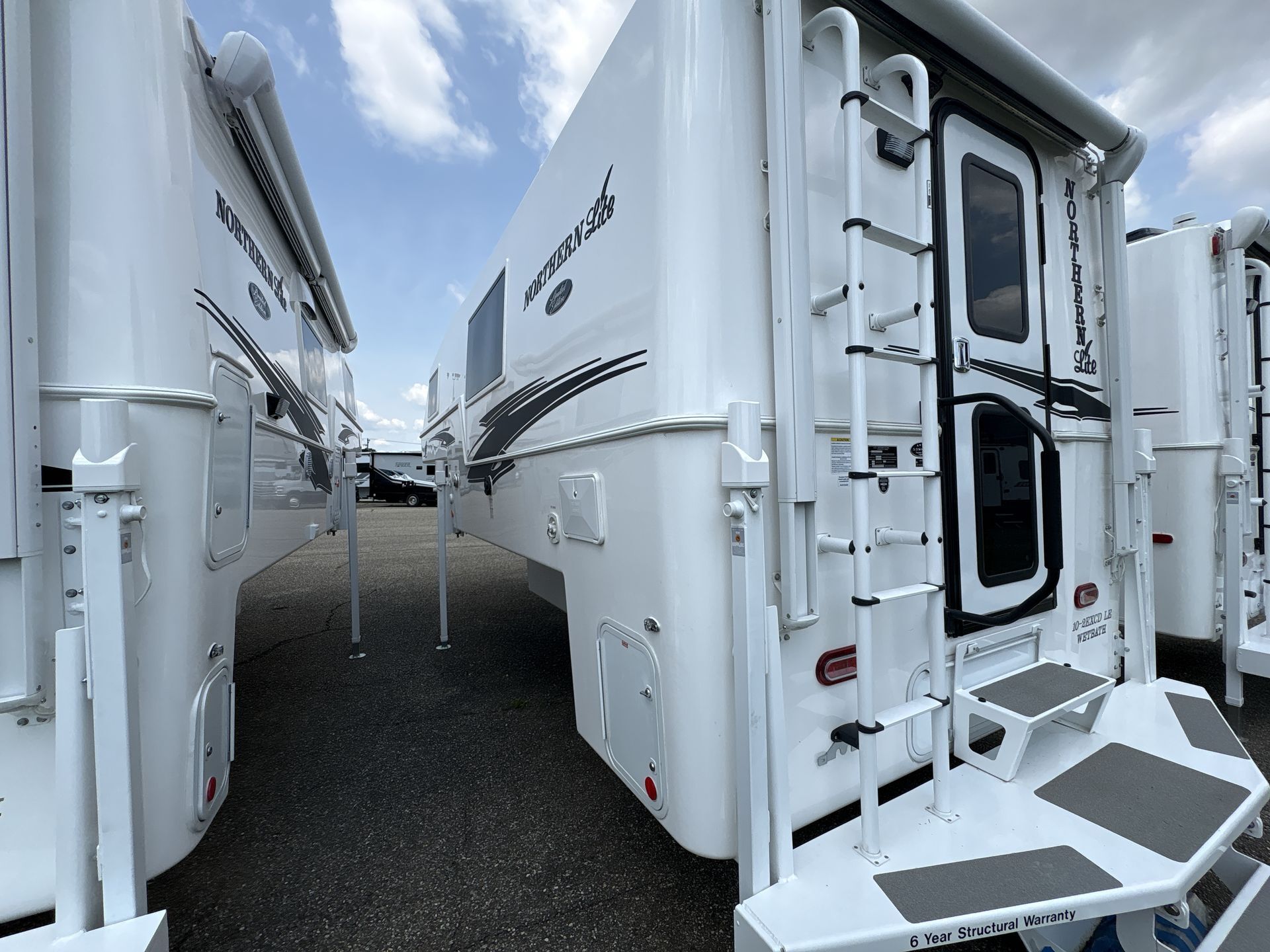 2027 Northern Lite 10-2 EX WET BATH LE RV