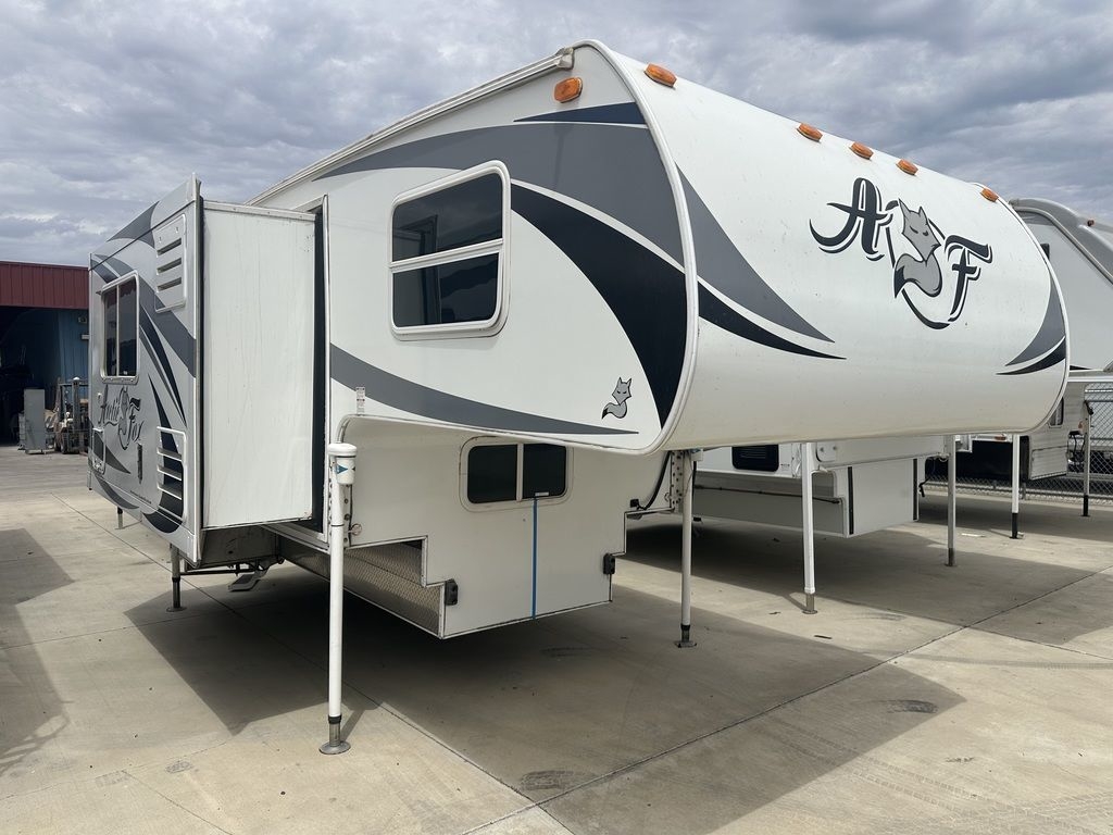 2017 Northwood Arctic Fox Truck Camper 990 RV