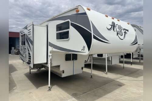 2017 Northwood Arctic Fox Truck Camper 990 in los banos