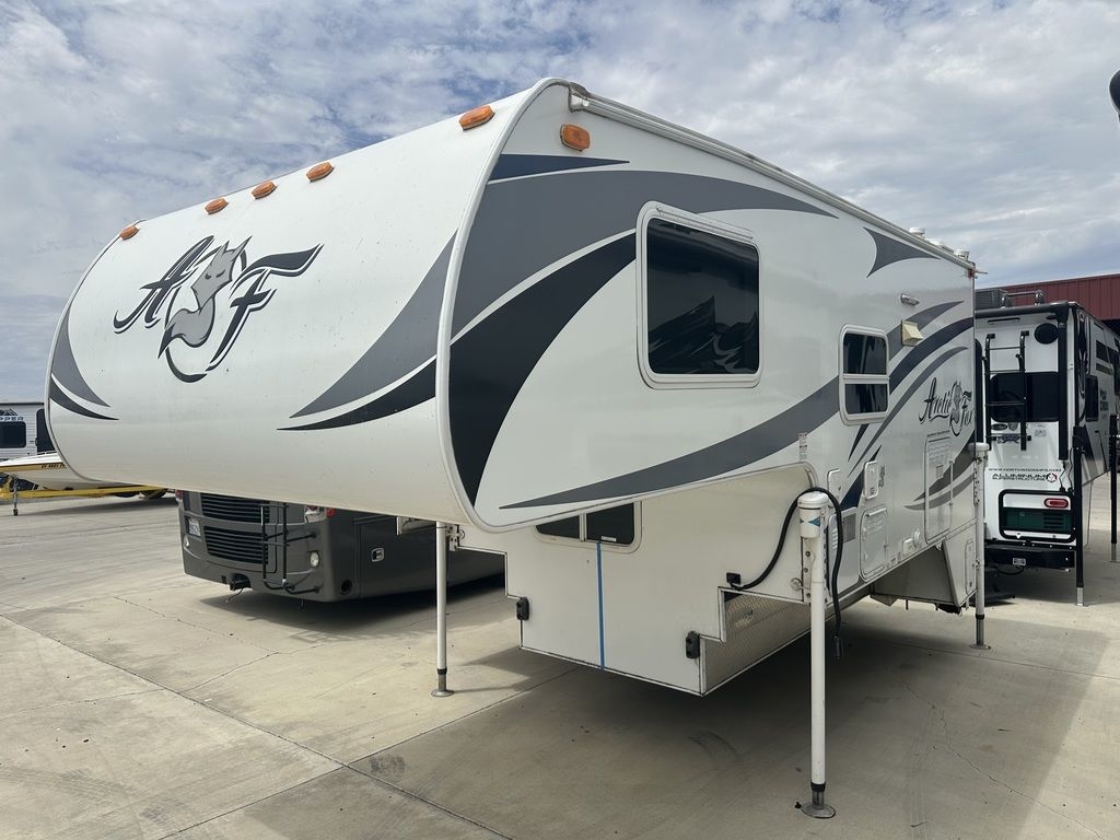 2017 Northwood Arctic Fox Truck Camper 990 in los banos