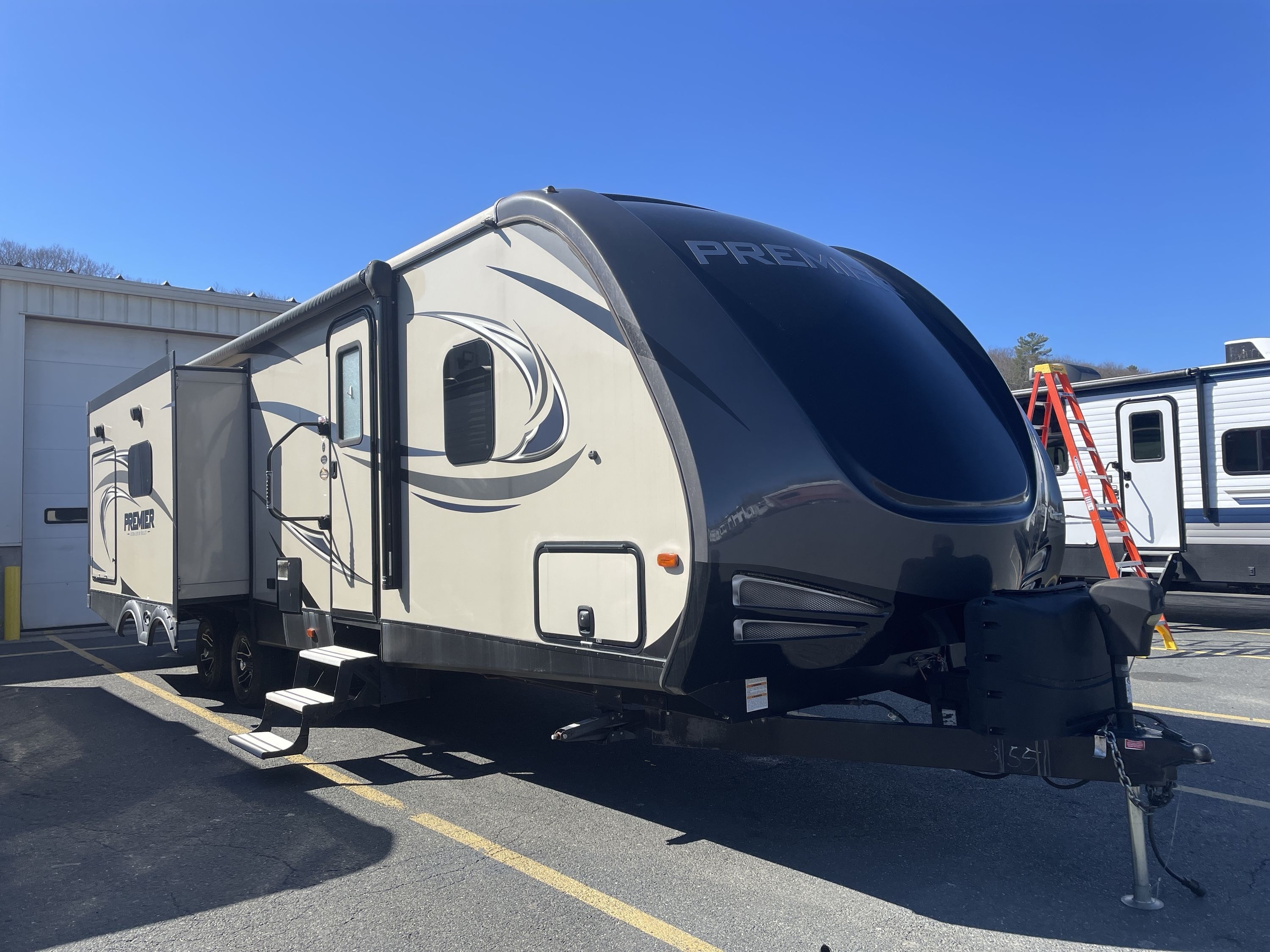 2018 Keystone PREMIER 30RI in west hatfield MA