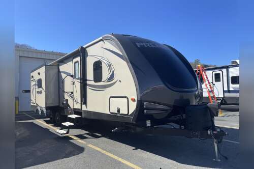 2018 Keystone PREMIER 30RI in west hatfield MA