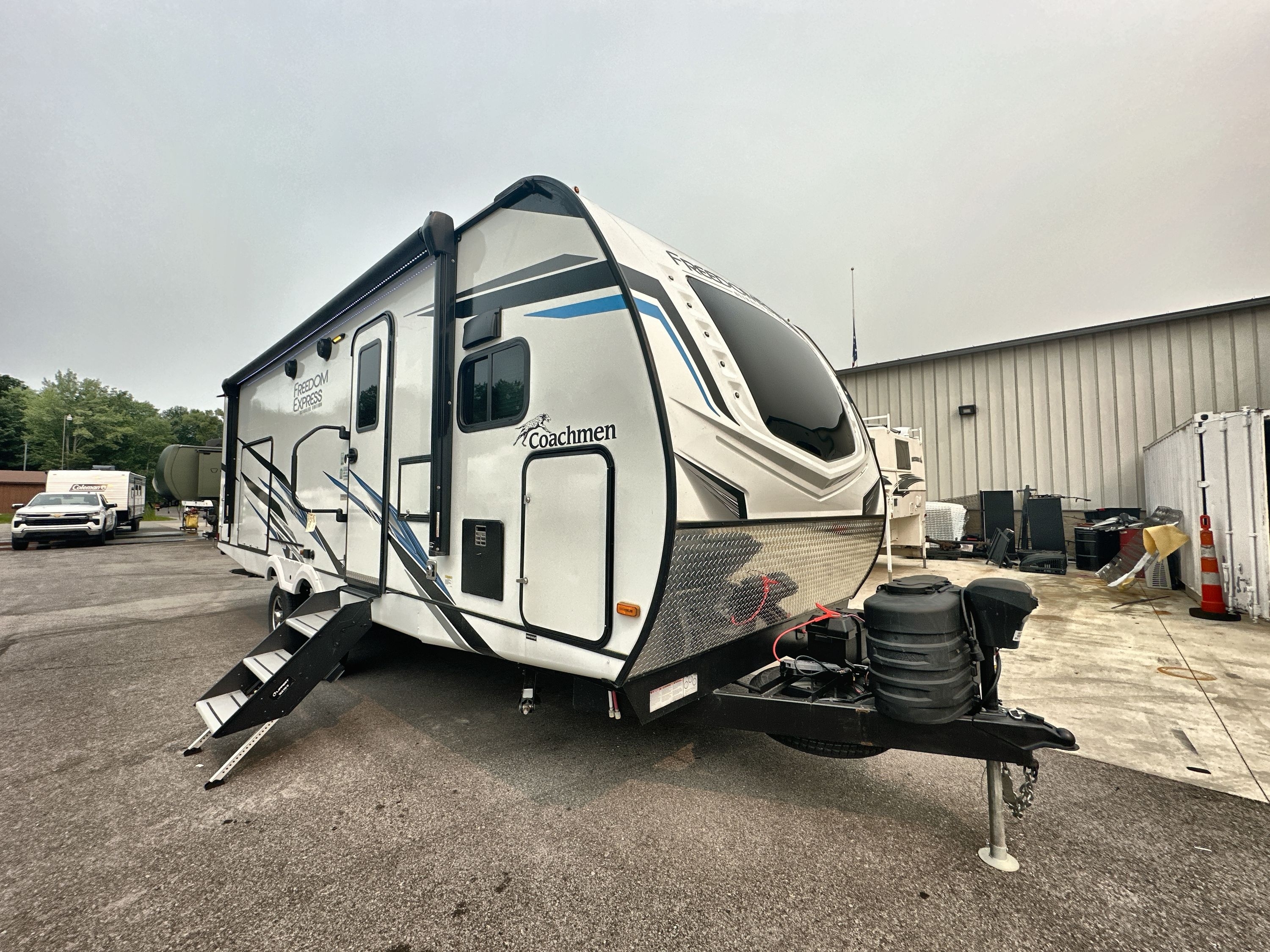 2023 Coachmen FREEDOM EXPRESS ULTRA LITE 259FKDS RV
