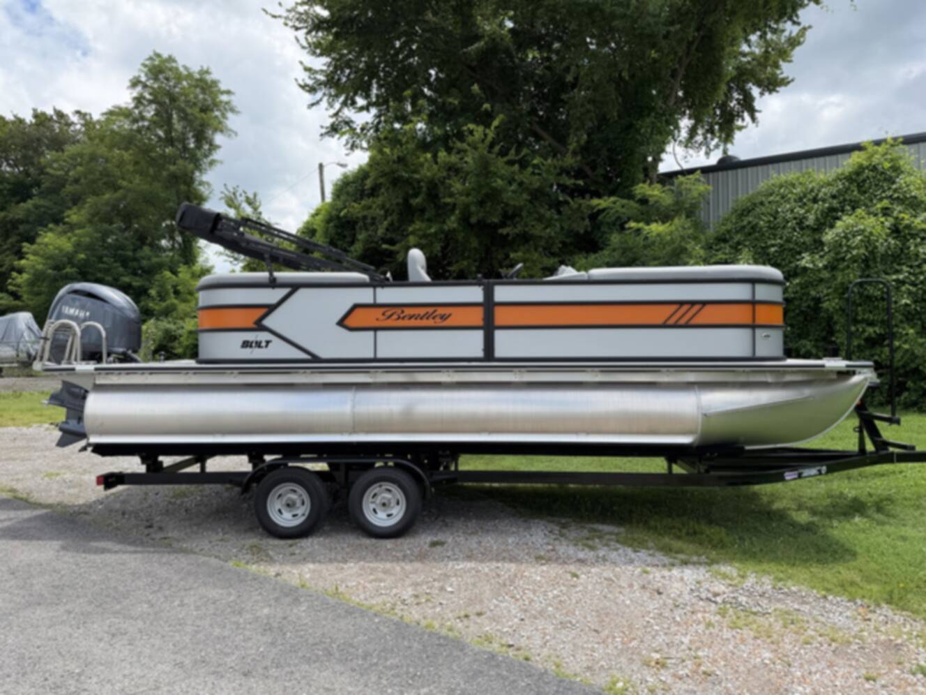 A photo of this 2027 Bentley Pontoons Bolt 223