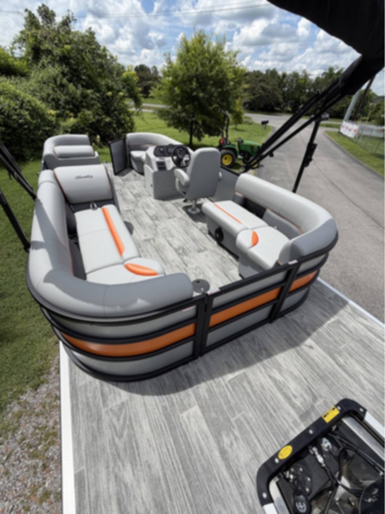 A photo of this 2027 Bentley Pontoons Bolt 223