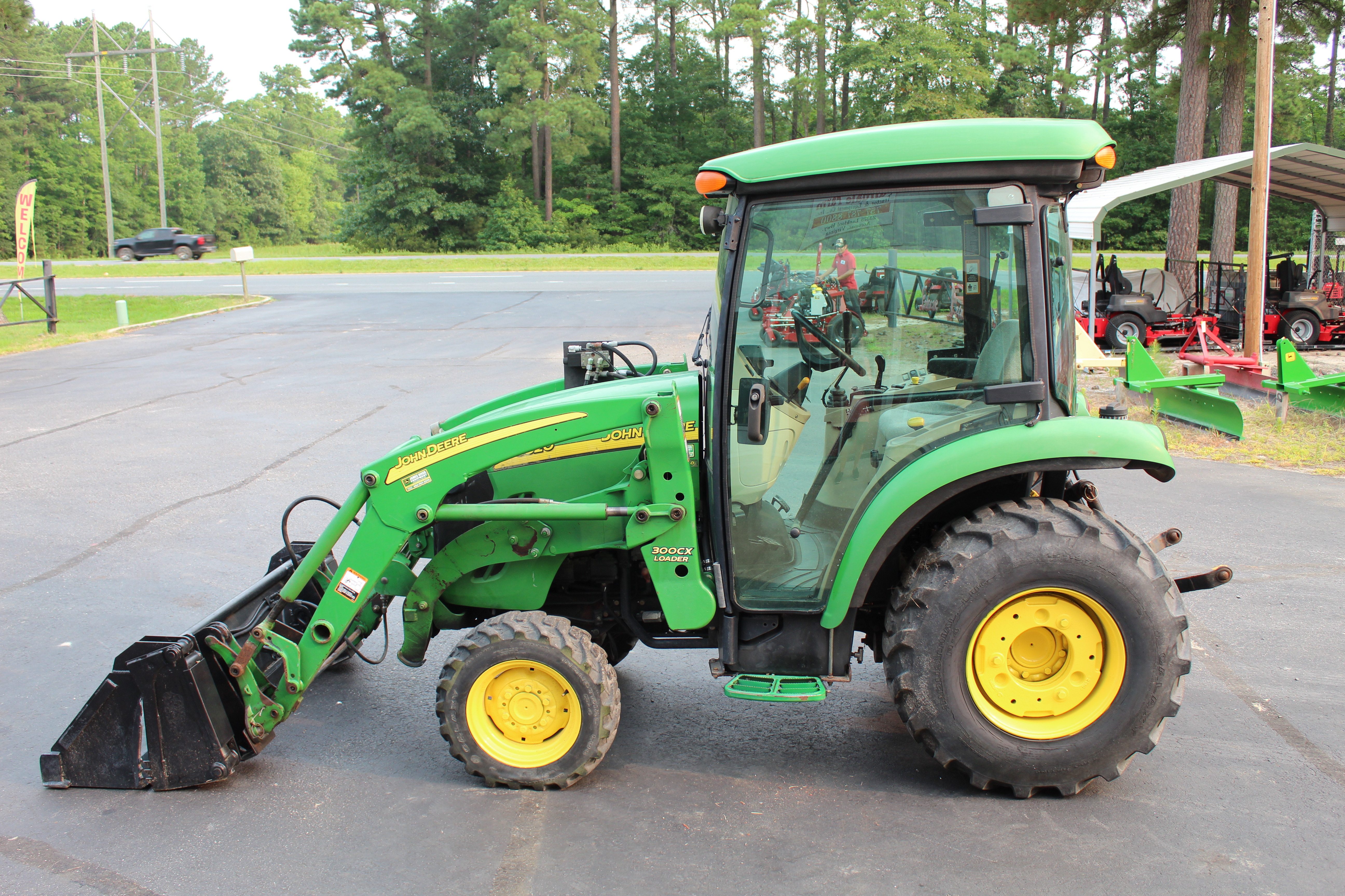 JOHN DEERE 3520 4WD Tractor in Accomac, VA