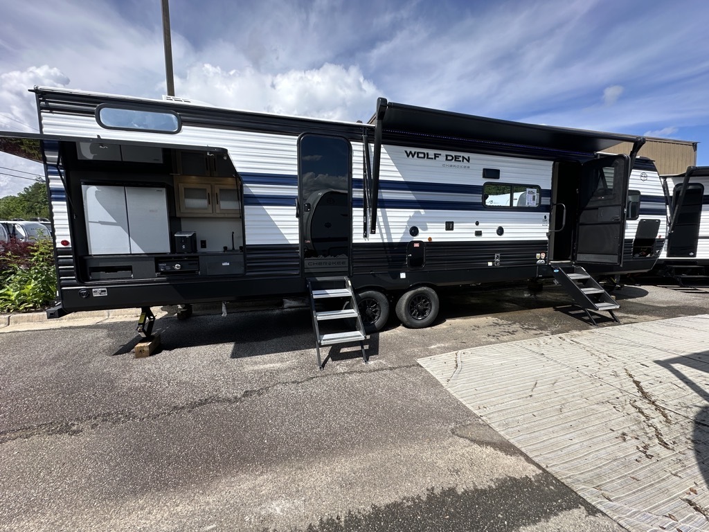 2027 Forest River CHEROKEE WOLF DEN 301BH RV