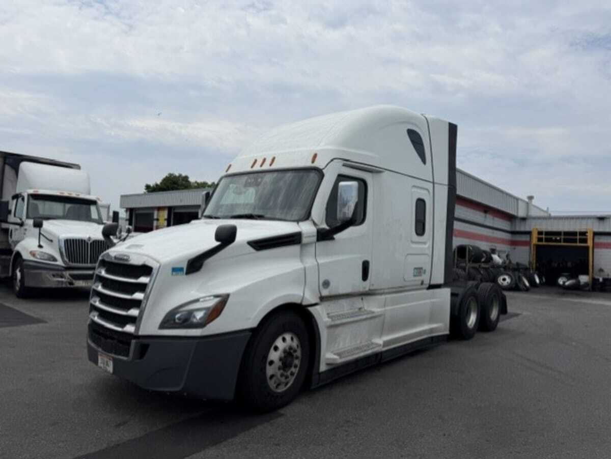 2023 FREIGHTLINER CASCADIA 126 in Farmingdale, NY