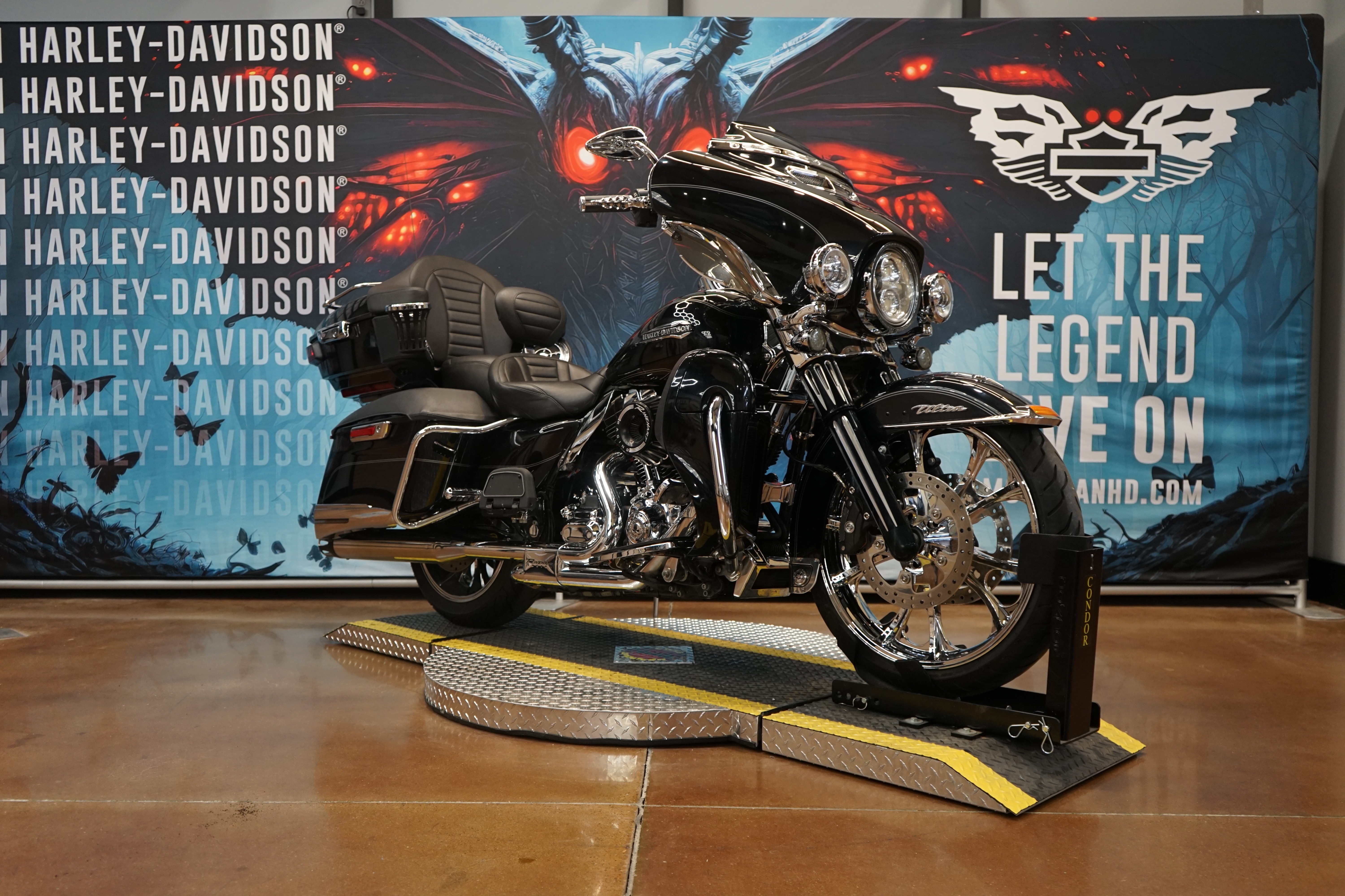 2016 Harley-Davidson Electra Glide® Ultra Classic® ULTRA CLASSIC FLHTCU in Williamstown, WV