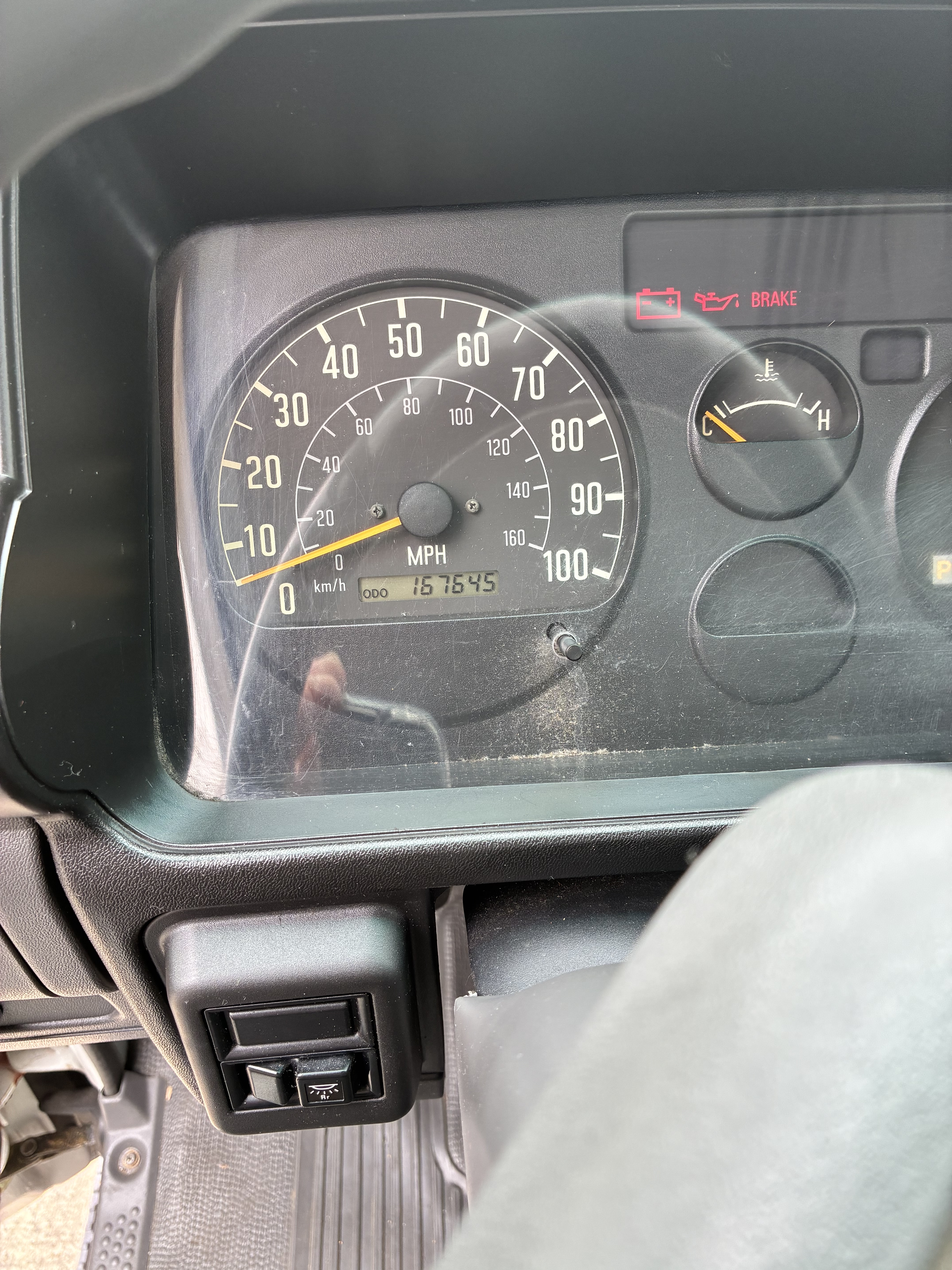 2001 ISUZU NPR in Hillsboro, OR