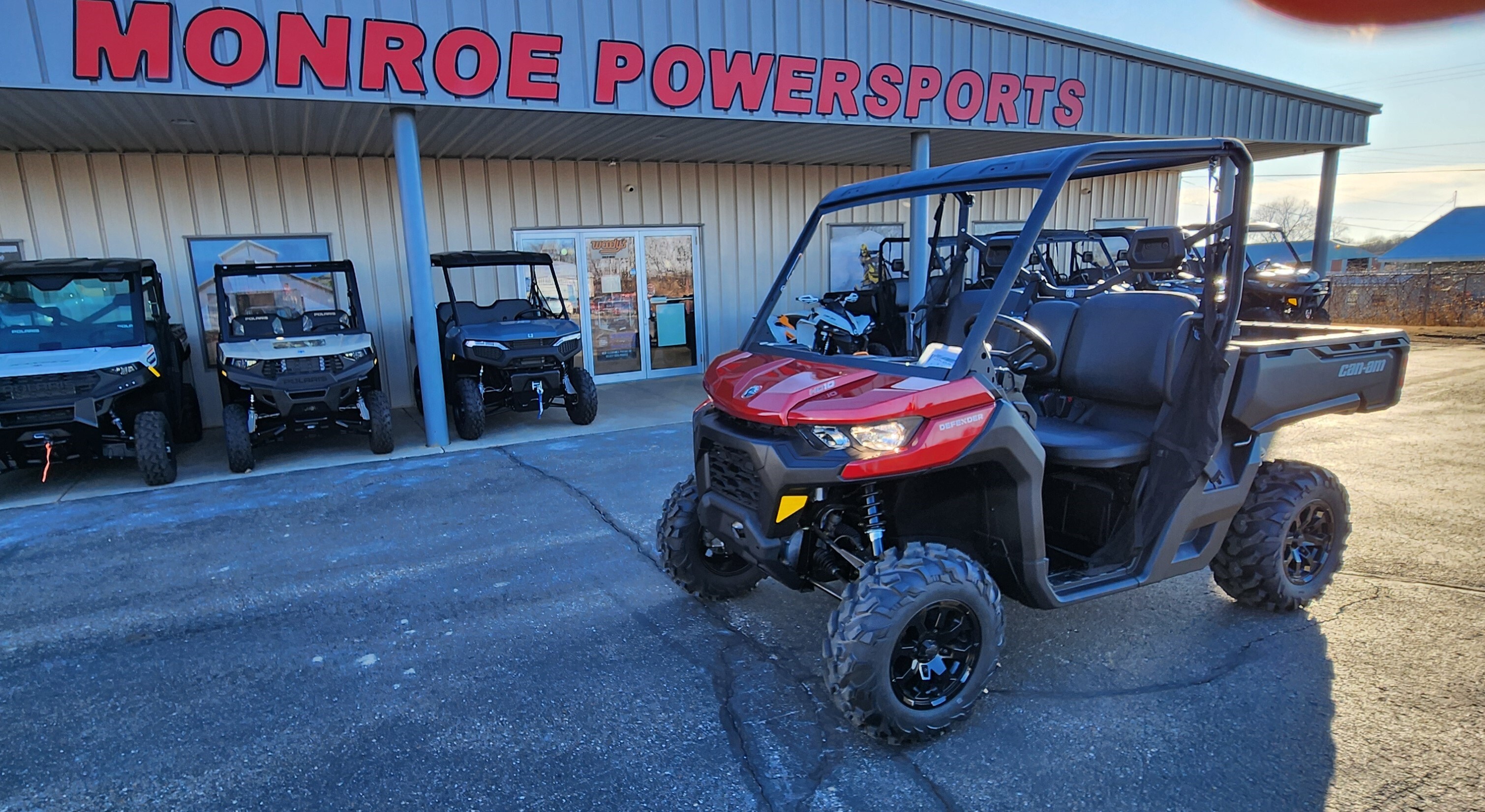 2025 Can-Am Defender DPS HD10 Red in monroe WI