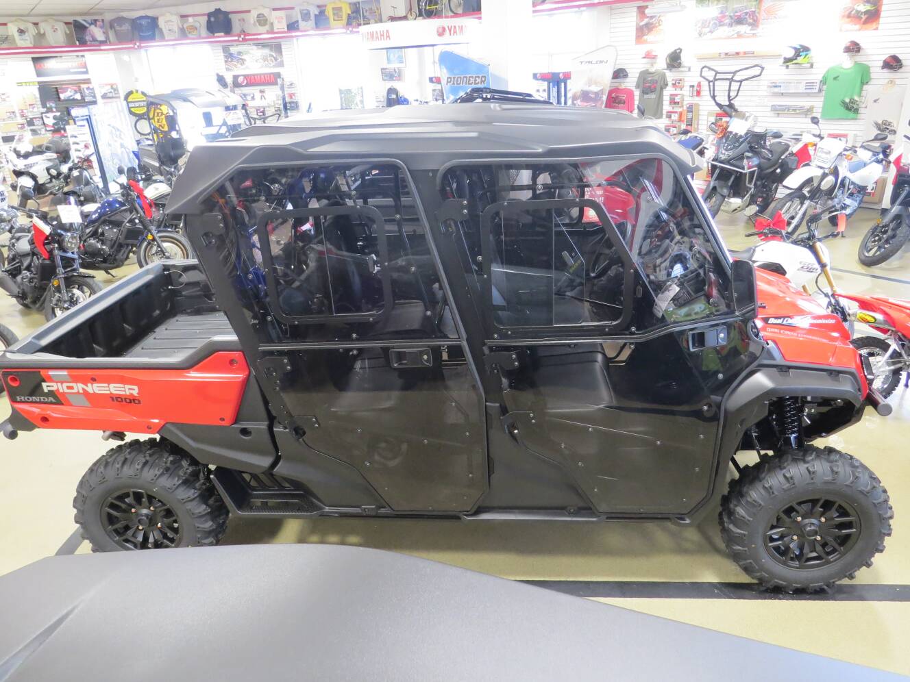 A photo of this 2025 Honda Pioneer 1000-6 Crew Deluxe